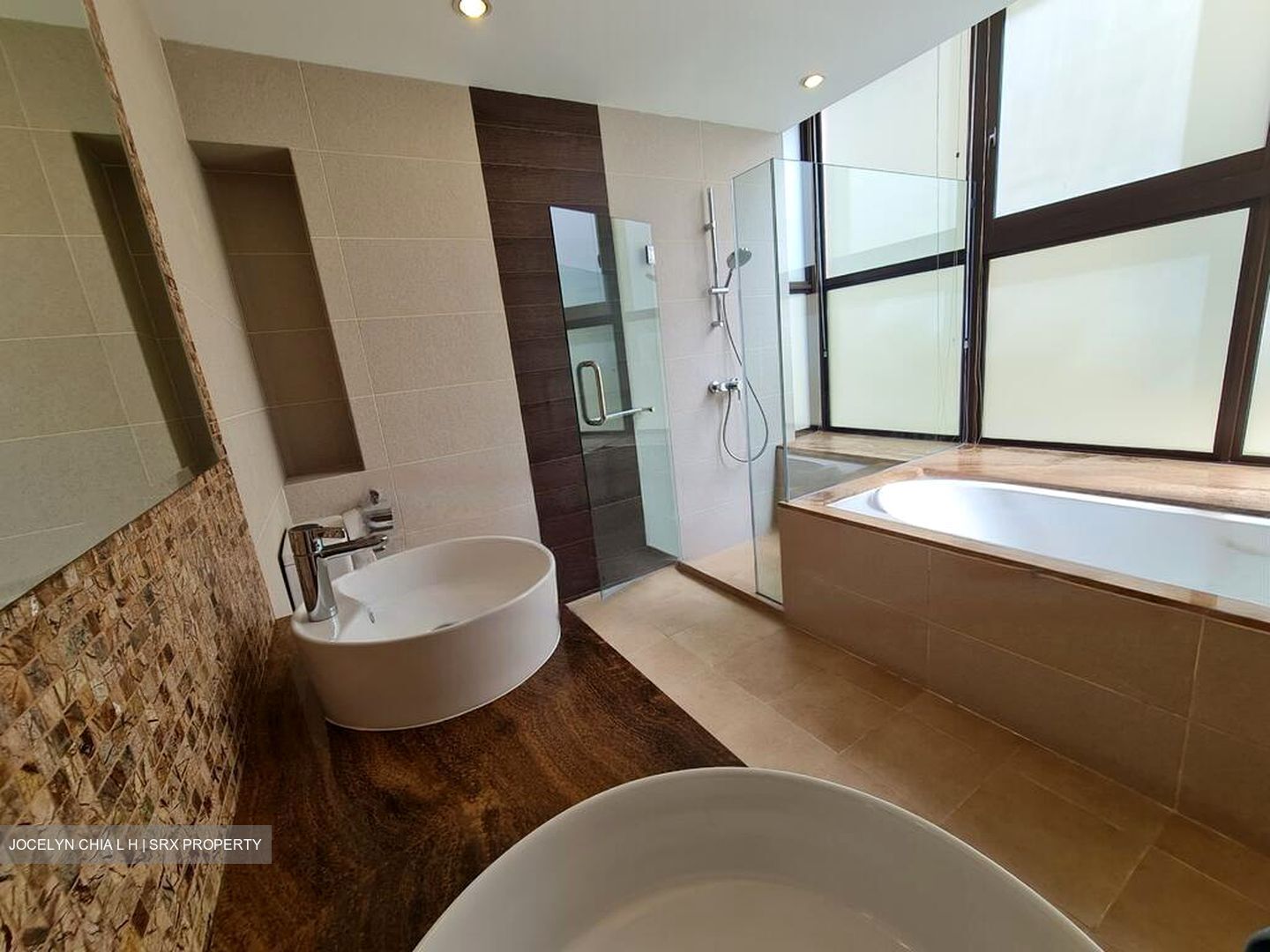 Lornie Road (D11), Terrace #576985091